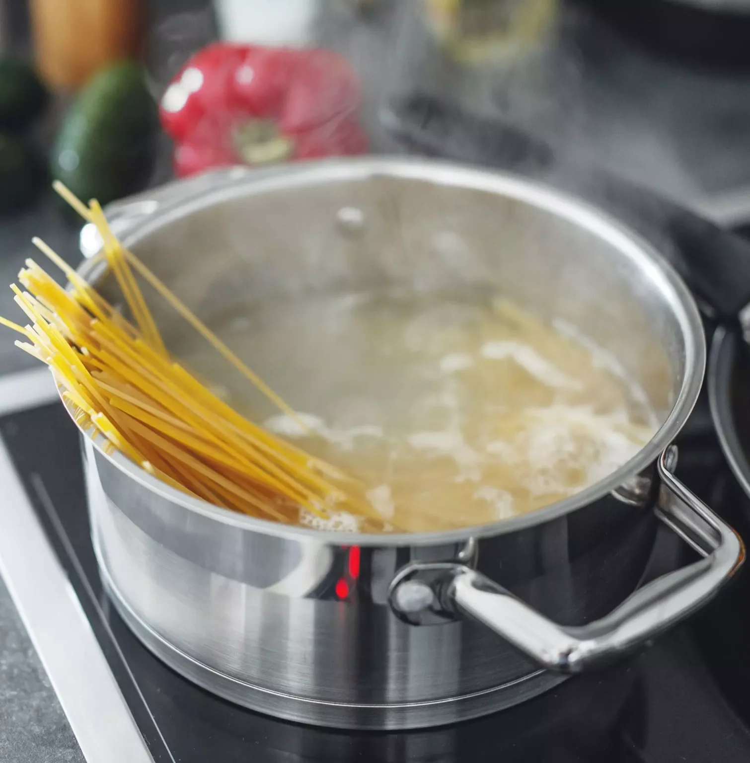 Usare l’acqua di cottura della pasta per le piante acqua di cottura della pasta per le piante