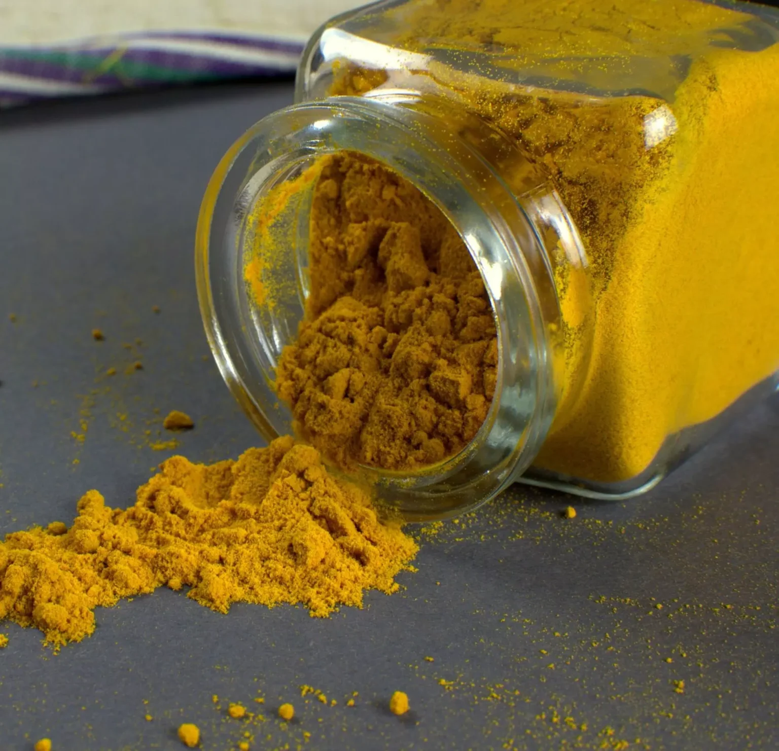 Benefici della curcuma: 10 potenzi azioni 10 benefici della curcuma