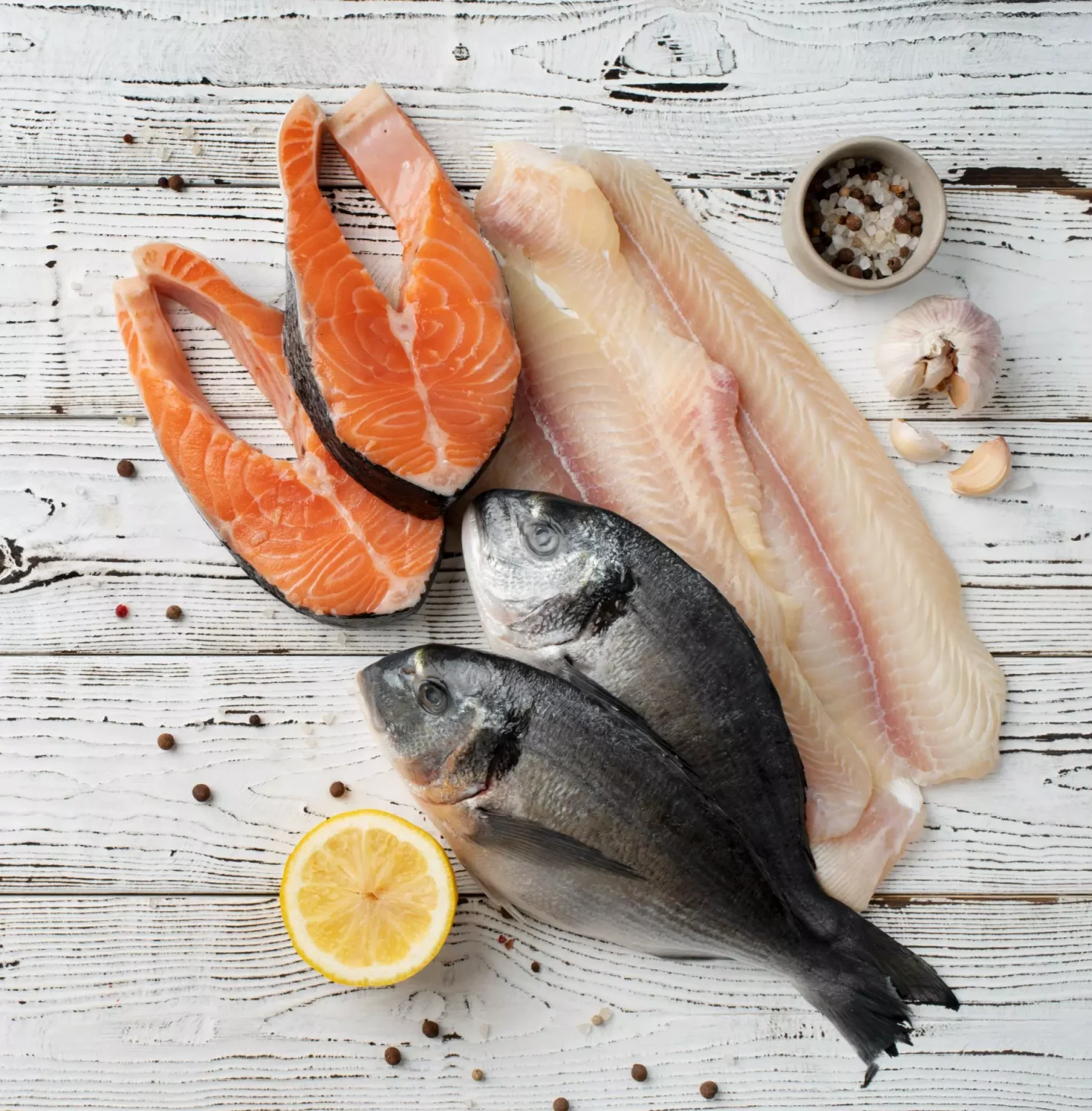 Come scegliere il pesce fresco al mercato: I trucchi dell’esperto per non sbagliare e riconoscere la qualità Come scegliere il pesce fresco al mercato