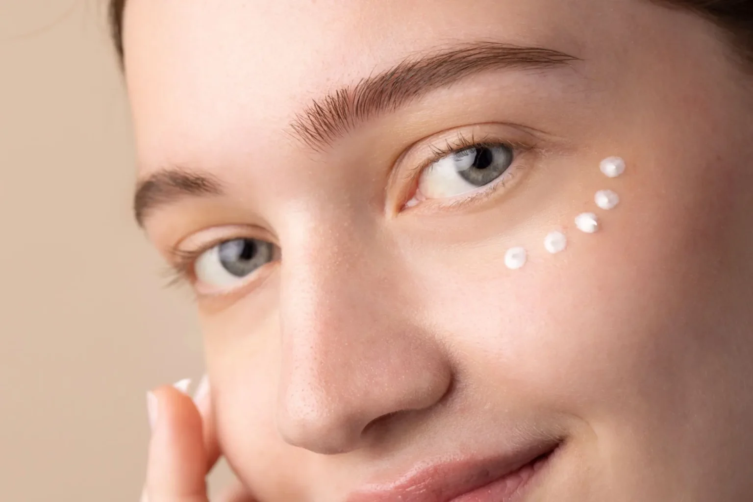 Come preparare una crema contorno occhi fai da te Come preparare una crema contorno occhi fai da te