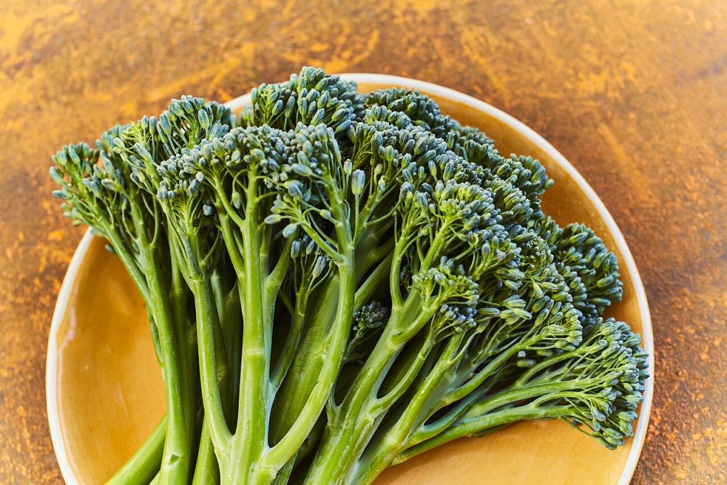 Si cucina in 3 minuti e si mangia tutto: ecco il Bimi, il superfood che non puzza come i broccoli Bimi, il nuovo tipo di broccolo