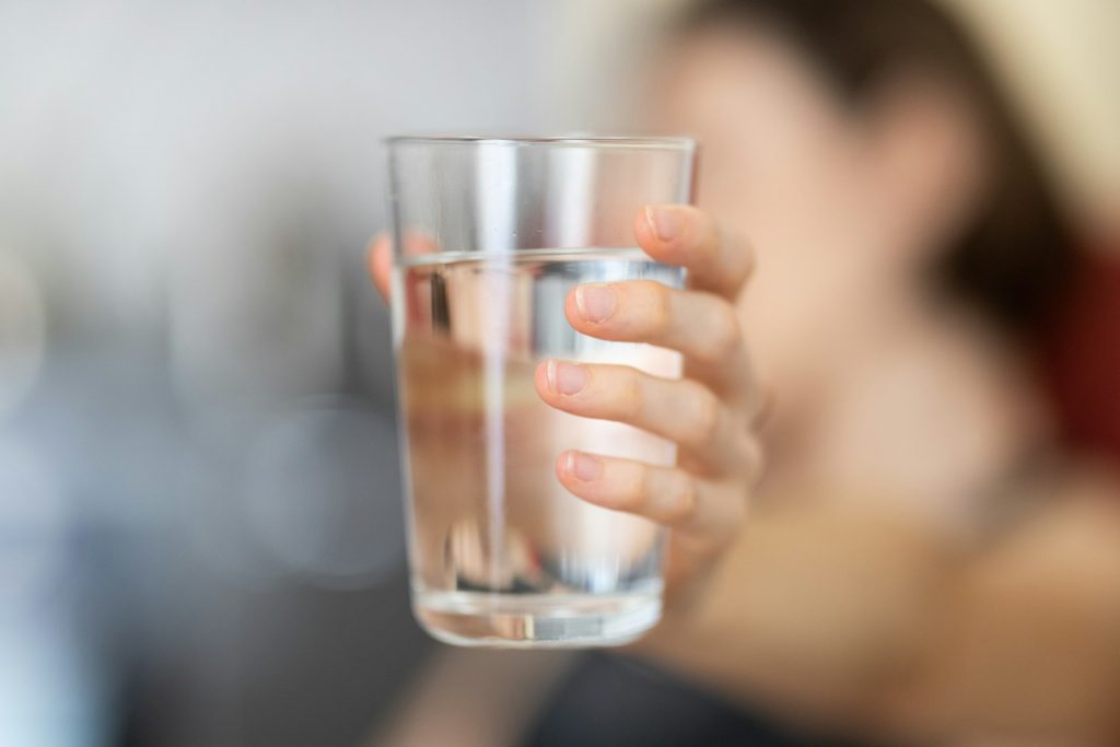 Bere acqua dopo la pizza