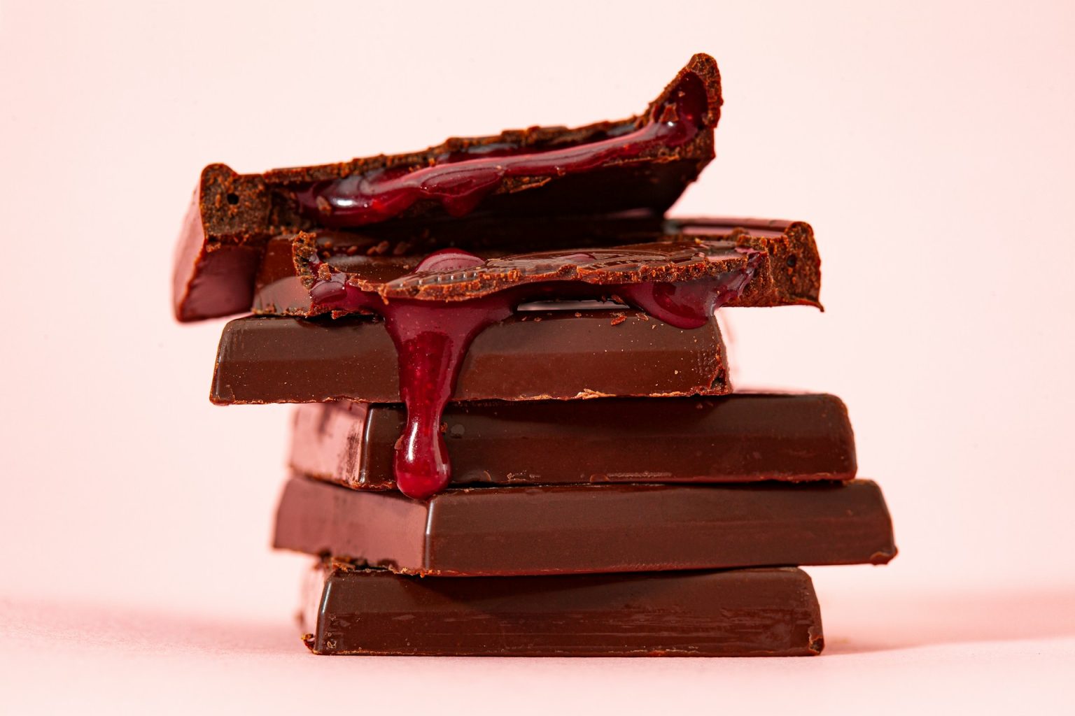 Quella patina bianca sul cioccolato: puoi mangiarla o devi buttare tutto? Quadrati di cioccolato
