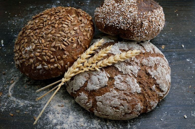 Hai la pressione alta? Gli esperti rivelano quale pane non devi mai eliminare Pane integrale e al sesamo