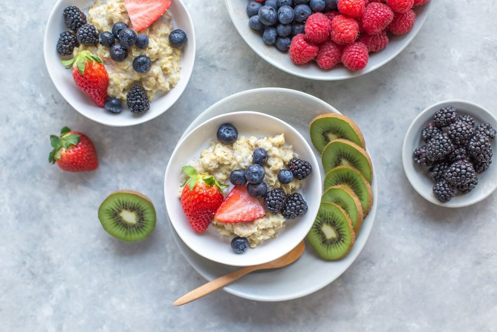Porridge con frutta
