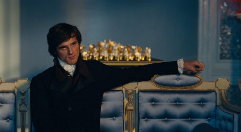 Jacob Elordi confessa: “Il mio eroe è il mio cane, mi ha insegnato più di chiunque altro” Jacob Elordi in una scena di Cime Tempestose