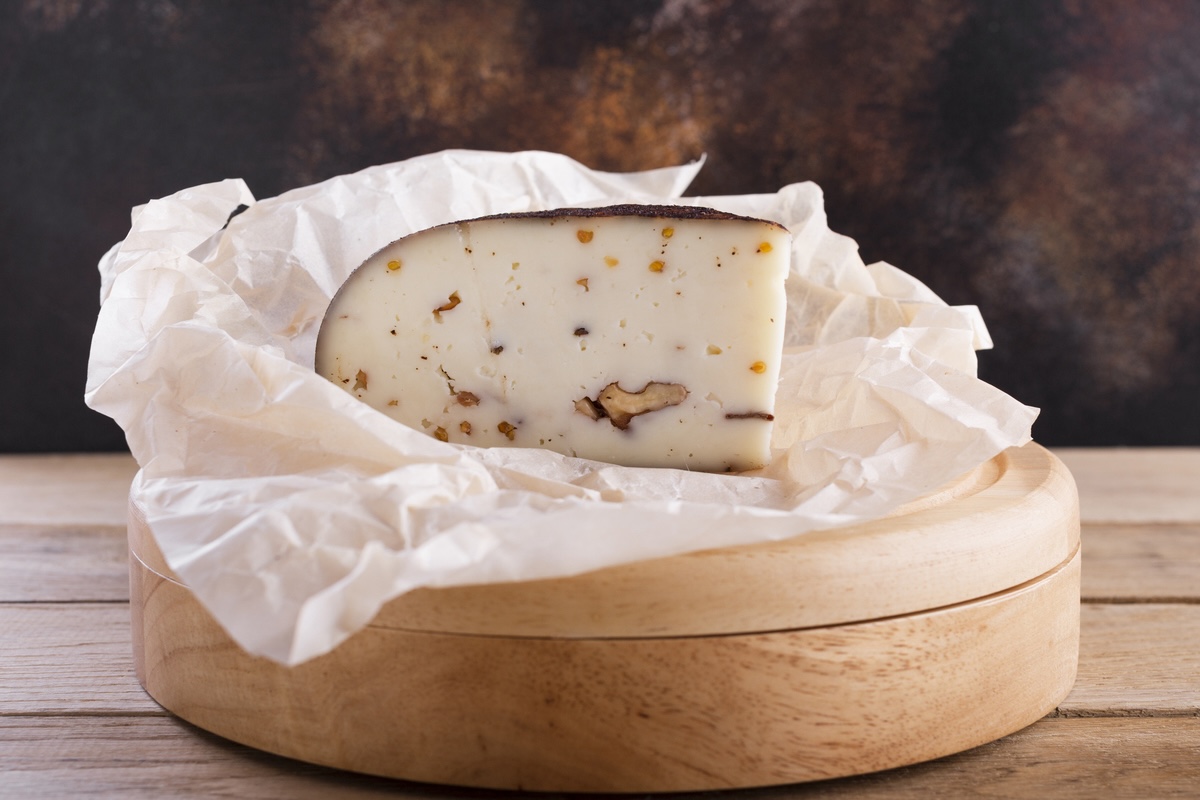 formaggio con le noci a pasta dura