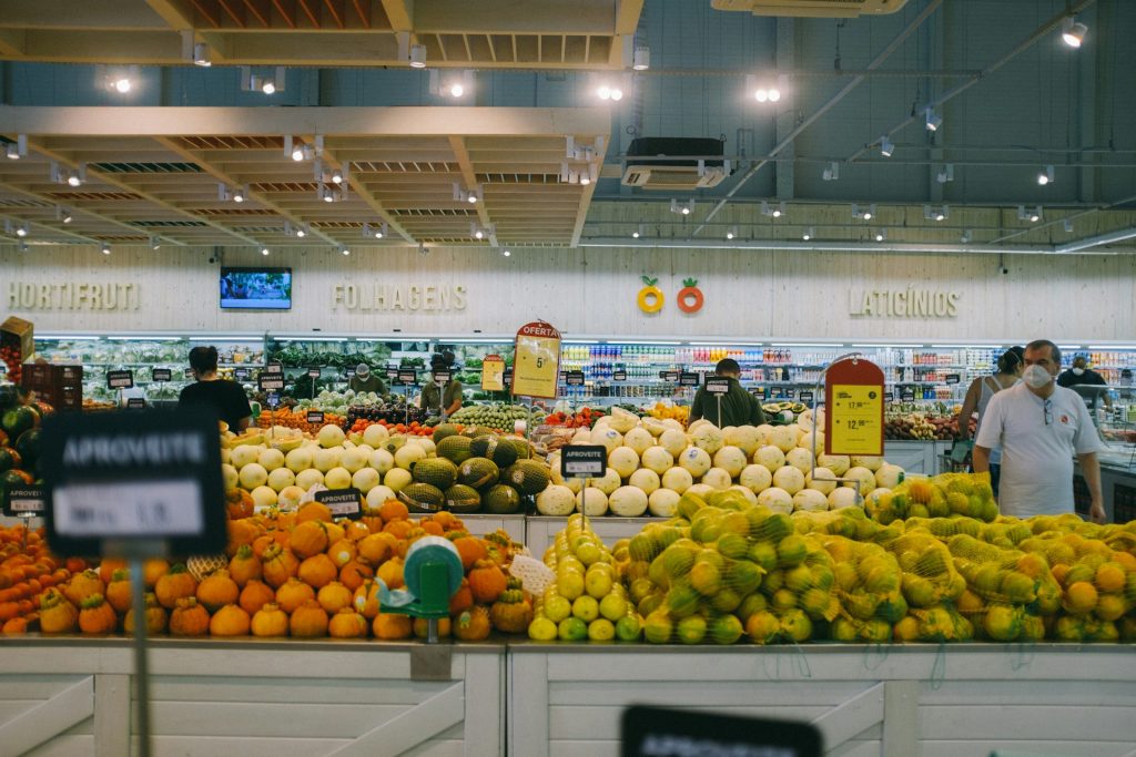 Banchi espositivi al supermercato