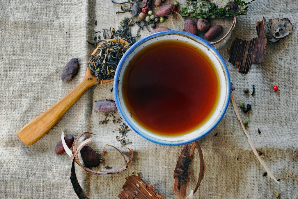 Tazza di te con infuso