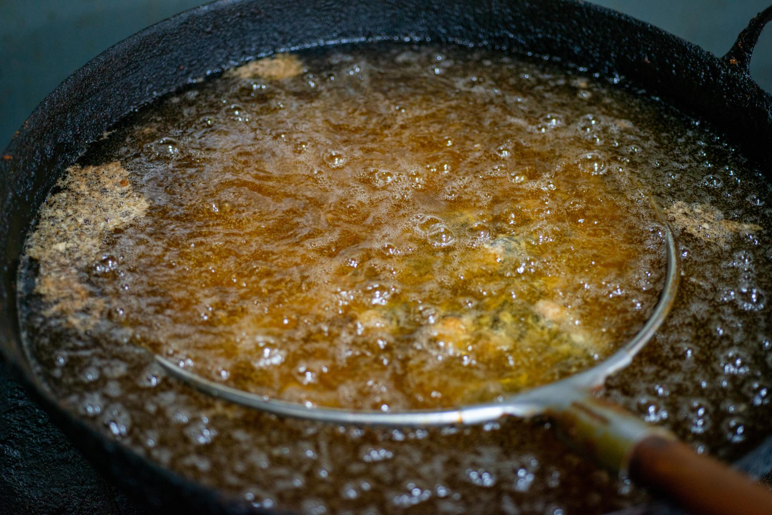 Come smaltire l'olio di frittura.