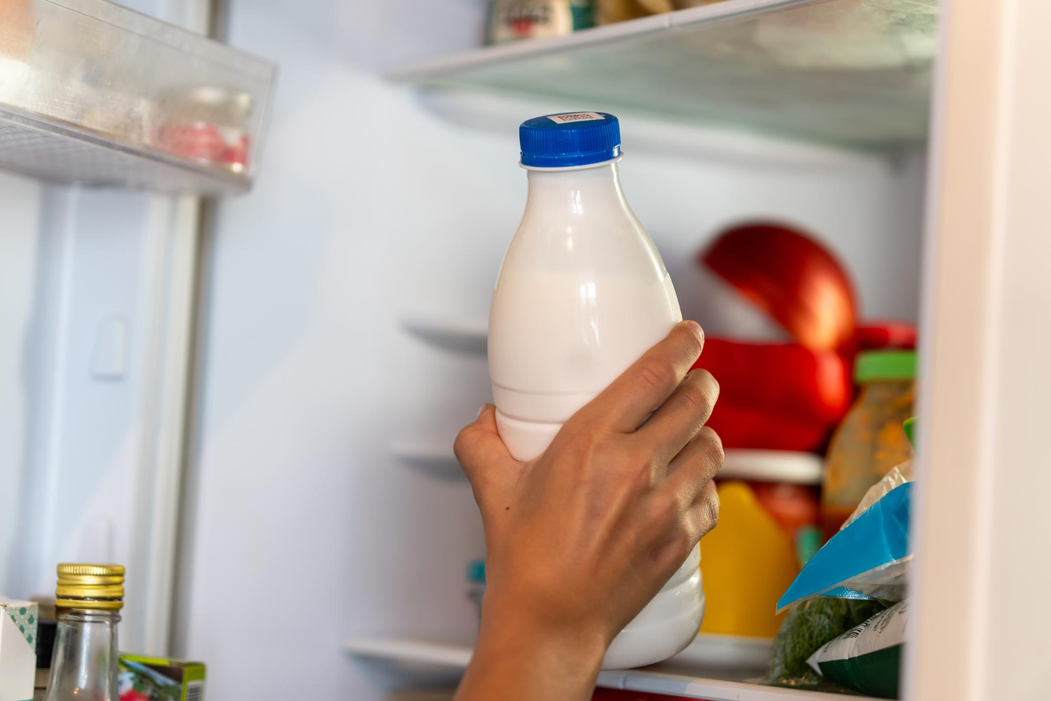 Latte nel frigo.