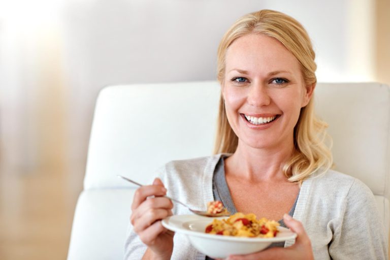 9 errori da evitare a tavola (soprattutto dopo i 40 anni) Buone abitudini alimentari dopo i 40 anni.