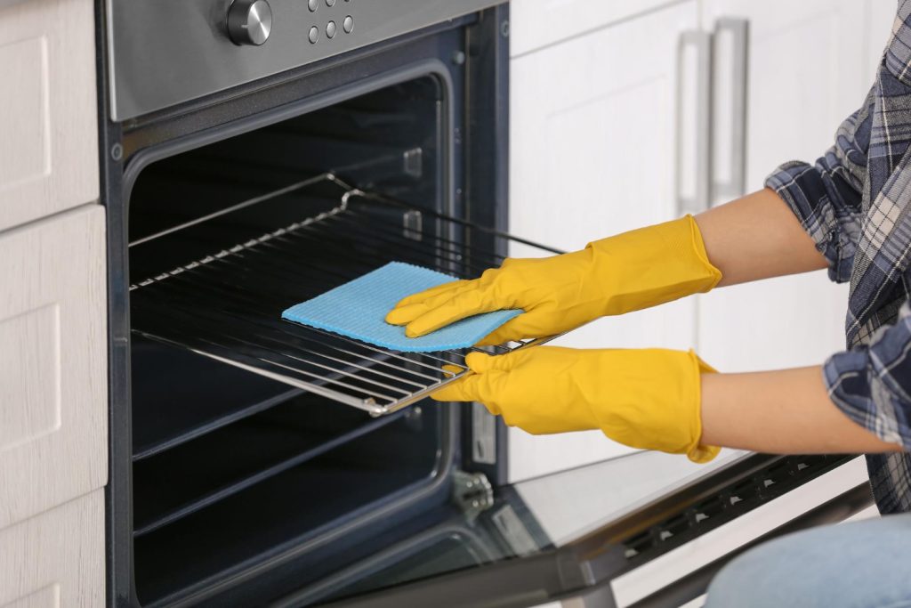 Due ingredienti che hai in casa ti permettono di pulire il forno senza fatica Pulire il forno facilmente.