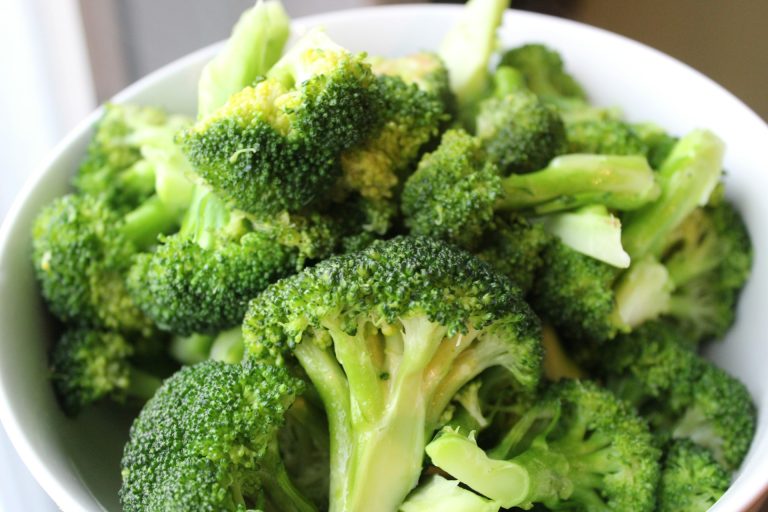 Un papà svela su TikTok come cuocere i broccoli: chef professionisti senza parole Broccolii tagliati