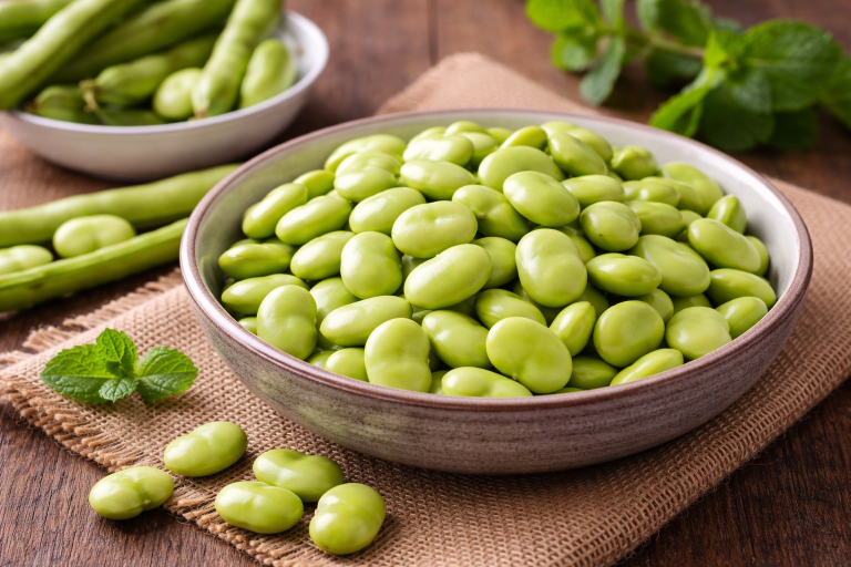 La fava miracolosa che salvò la Sicilia dalla fame: storia di San Giuseppe e una tradizione antica Un piatto di fave sbucciate