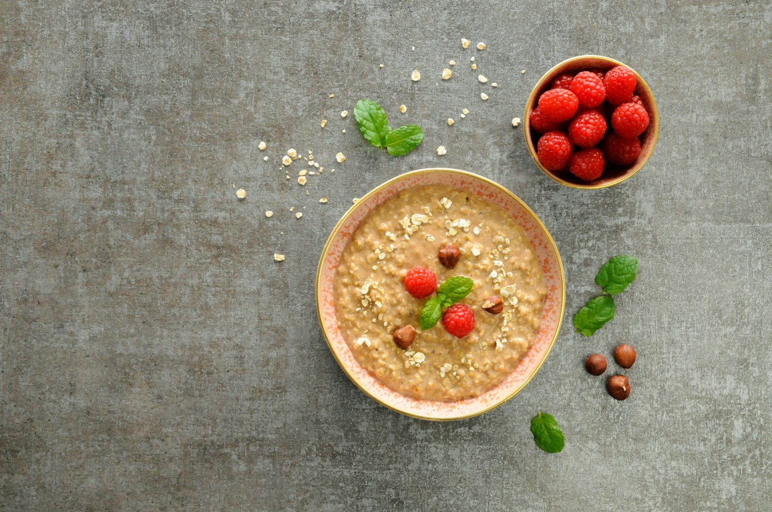 Lewis Hamilton: “Ecco le 3 cose che faccio ogni mattina prima di colazione” Porridge di avena e frutti rossi