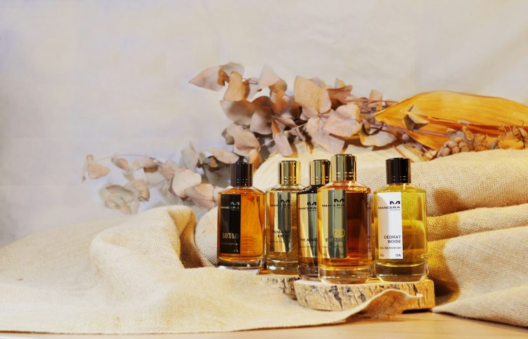 Profumi equivalenti: i 5 errori che ti fanno sprecare soldi (e come evitarli) Bottiglie di profumo