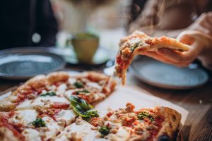 Una pizza (fonte: FreePik)