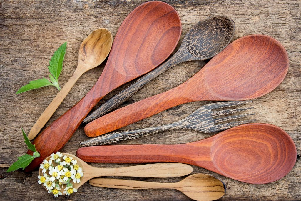 Utensili in legno e bambu