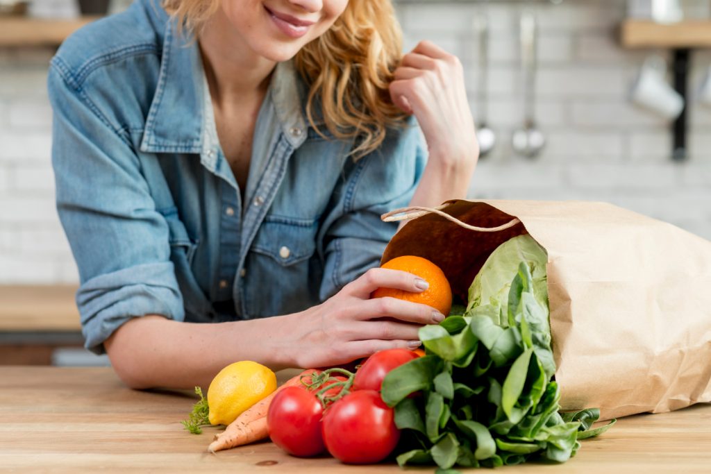 Salute del cuore: 9 abitudini a tavola che allungano la vita secondo i cardiologi Abitudini alimentari per la salute del cuore.