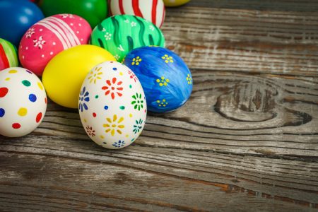 Uova colorate per Pasqua: puoi mangiarle o rischi un’intossicazione alimentare? Uova colorate per Pasqua (fonte: FreePik)
