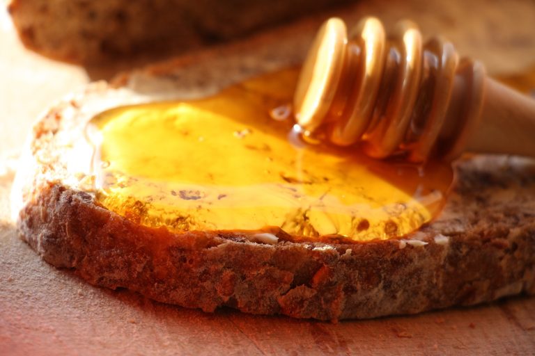 Miele cristallizzato: il segreto per scioglierlo in 2 minuti (senza rovinarlo) miele (fonte foto pixabay)