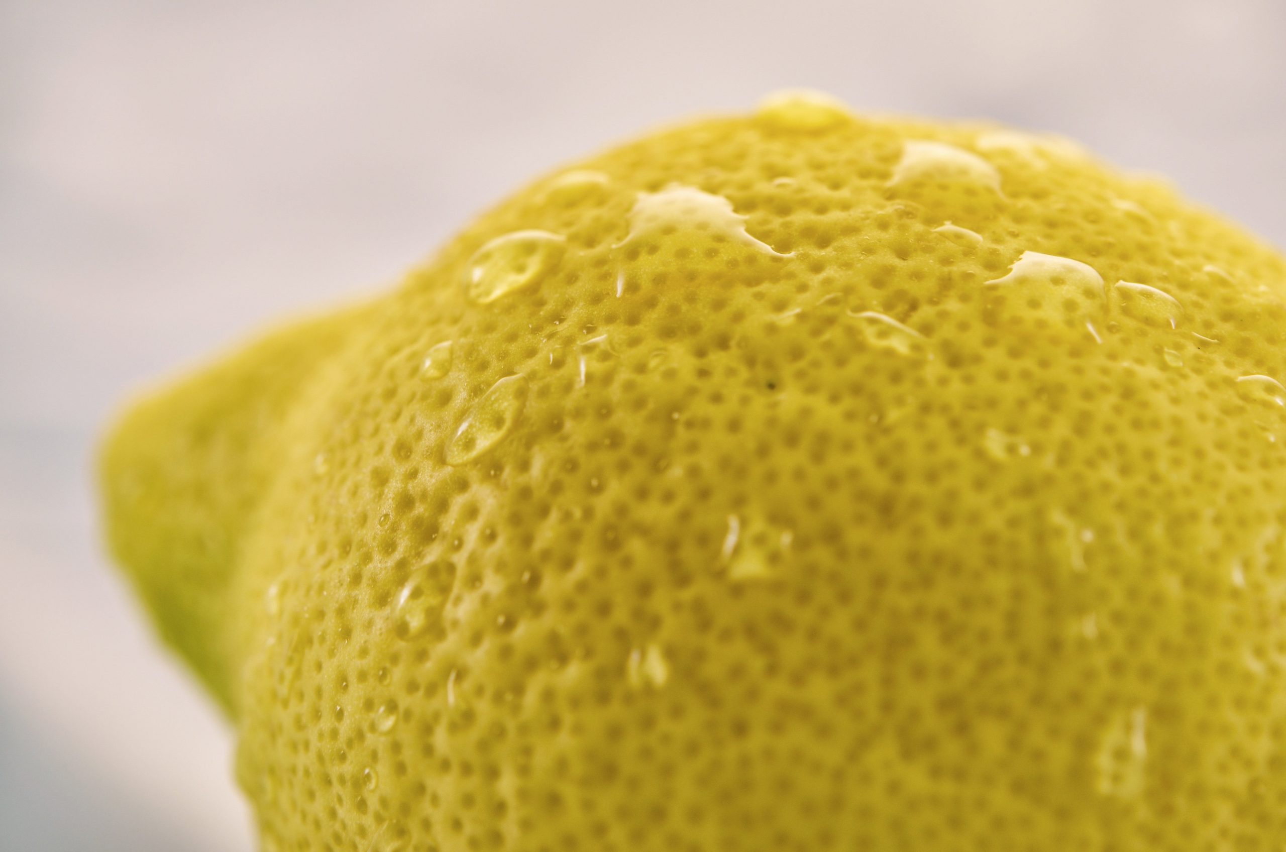 Limone intero (fonte foto pixabay)