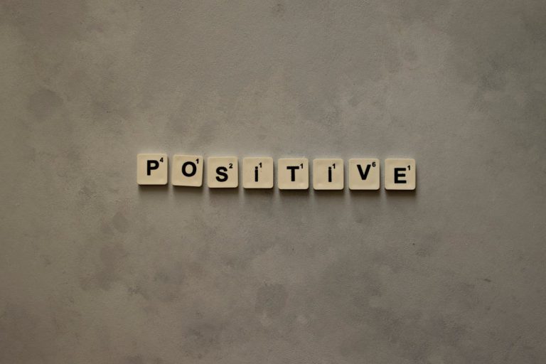 Non soffriamo per gli eventi ma per come li interpretiamo: ecco cosa significa davvero reframing Pensiero positivo con il reframing
