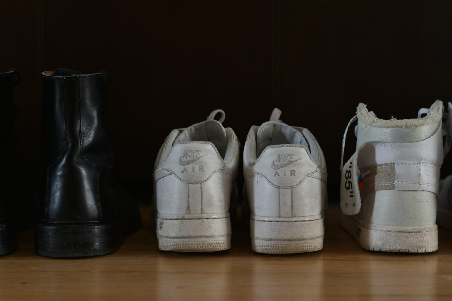 Diversi modelli di scarpe da lavare
