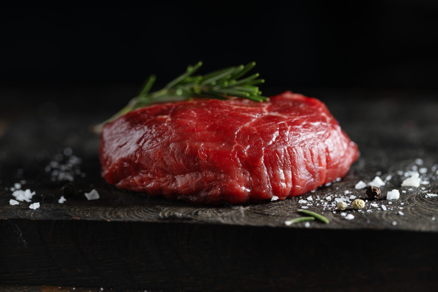 Carne Cruda (fonte: FreePik)